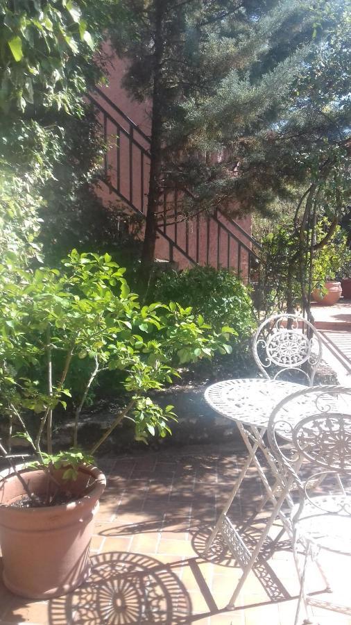 Отель La Maison Rose: Lieu Atypique Немур Экстерьер фото